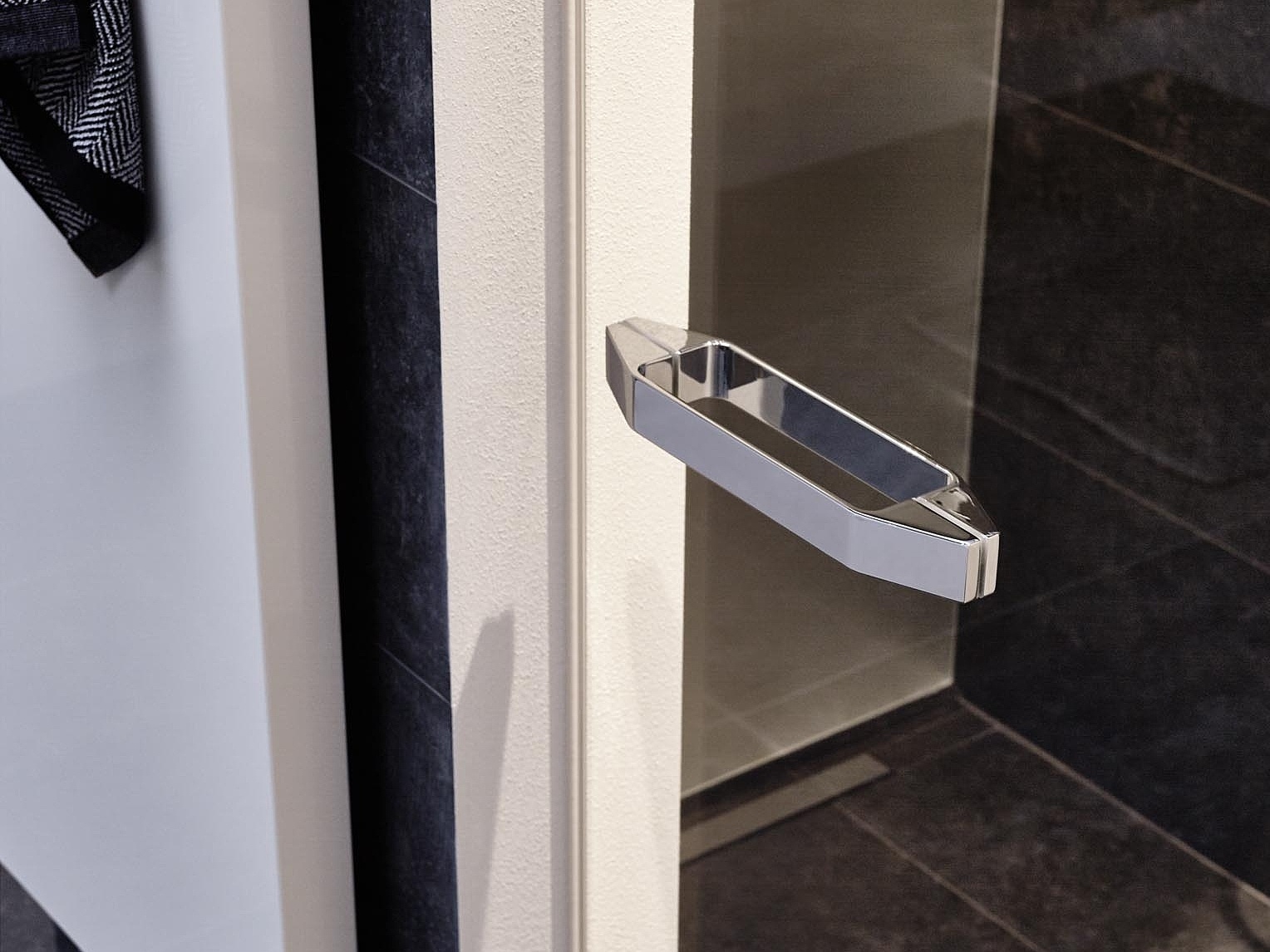 Kermi Inspiration bathroom shower enclosure TUSCA handle