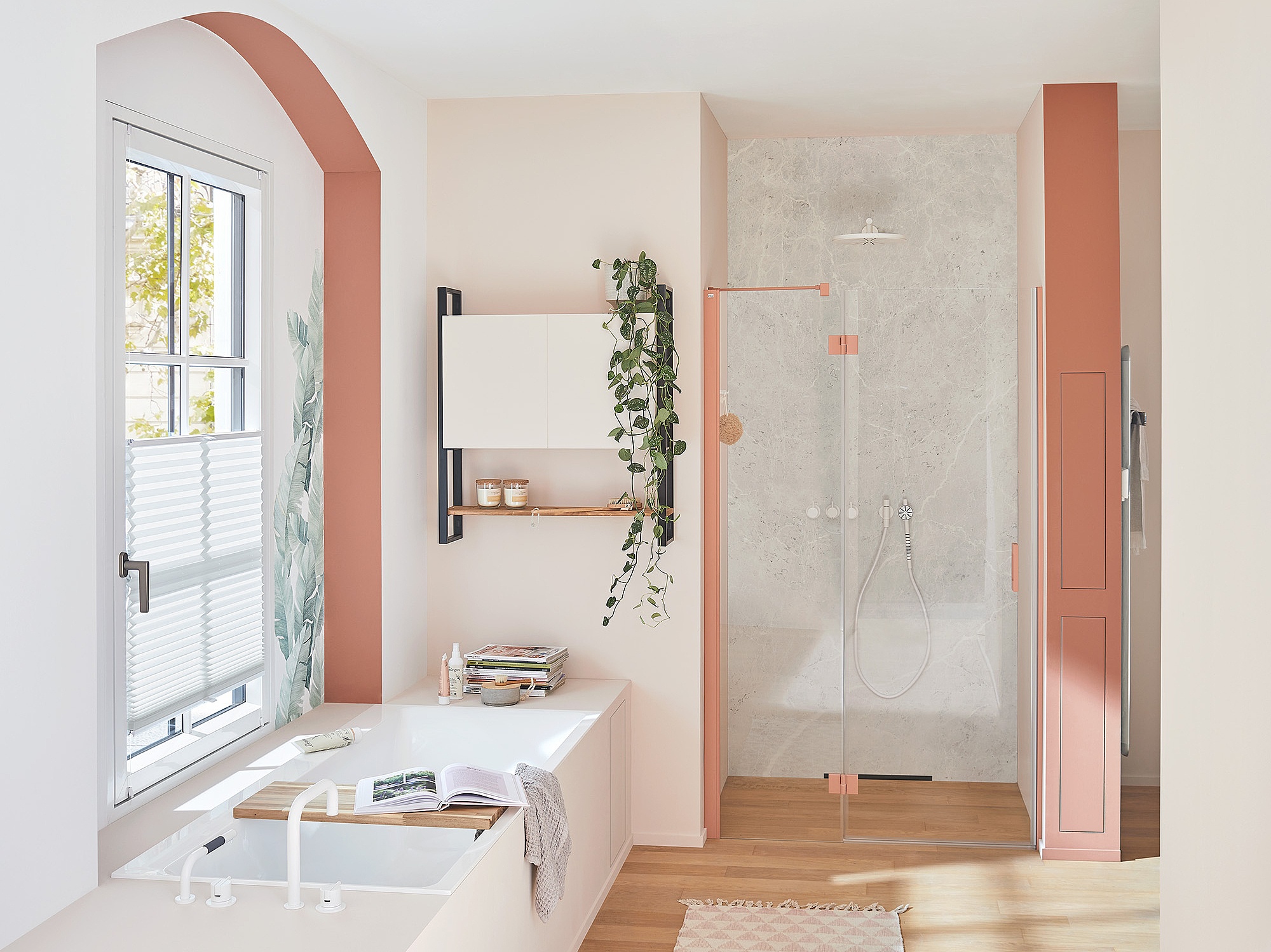 Paroi de douche à profilé Kermi avec porte battante LIGA avec élément fixe et profilé mural en Noble Pink