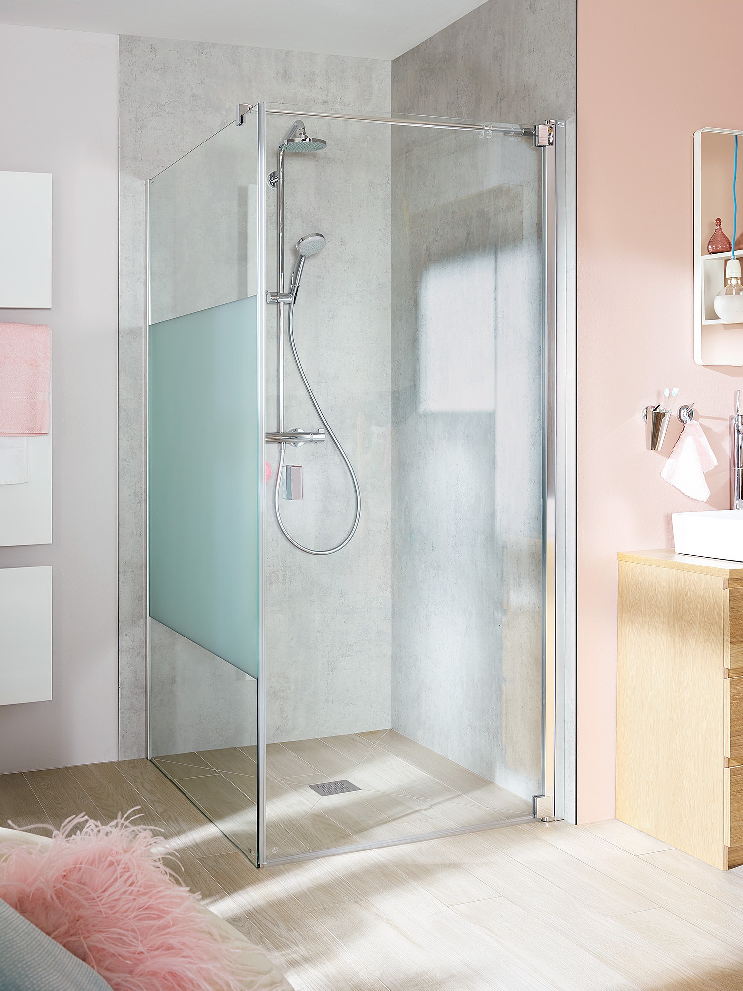 Kermi Walk-in shower enclosure WALK-IN XB Wall with RAYA single-panel hinged door via KermiEXTRA